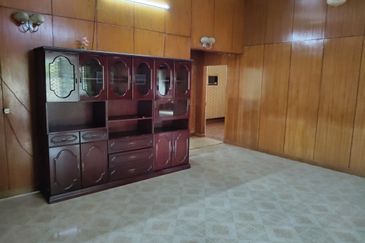 {TELUK INTAN} SINGLE STOREY BUNGALOW FOR SALE