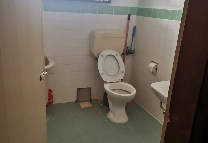 {TELUK INTAN} SINGLE STOREY BUNGALOW FOR SALE