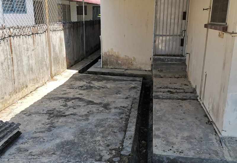 {TELUK INTAN} SINGLE STOREY BUNGALOW FOR SALE