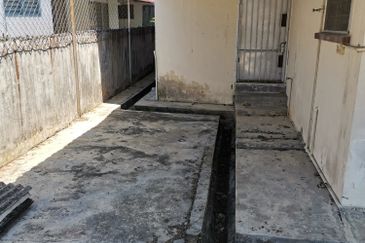 {TELUK INTAN} SINGLE STOREY BUNGALOW FOR SALE