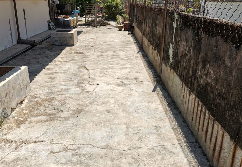 {TELUK INTAN} SINGLE STOREY BUNGALOW FOR SALE