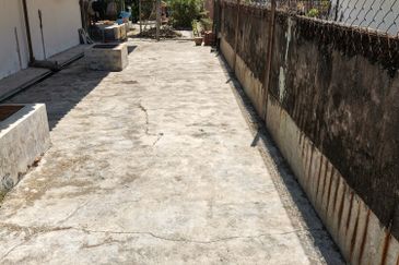 {TELUK INTAN} SINGLE STOREY BUNGALOW FOR SALE