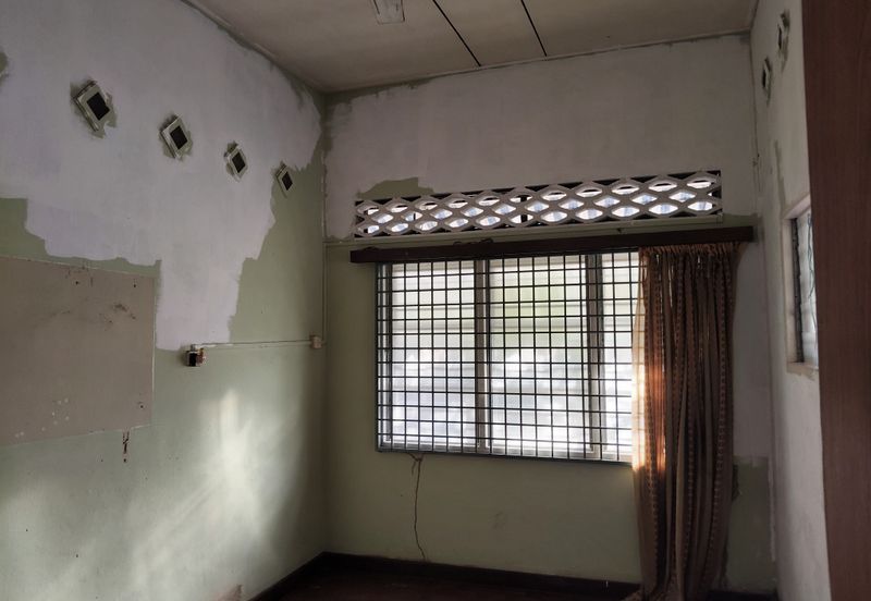 {TELUK INTAN} SINGLE STOREY BUNGALOW FOR SALE