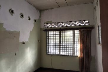 {TELUK INTAN} SINGLE STOREY BUNGALOW FOR SALE