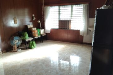 {TELUK INTAN} SINGLE STOREY BUNGALOW FOR SALE