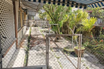 {TELUK INTAN} SINGLE STOREY BUNGALOW FOR SALE