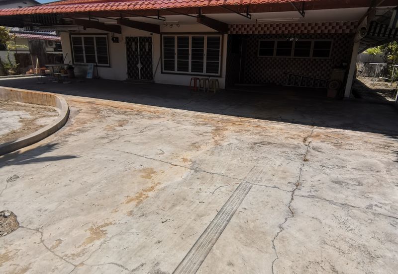 {TELUK INTAN} SINGLE STOREY BUNGALOW FOR SALE
