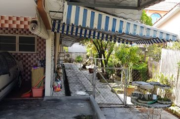 {TELUK INTAN} SINGLE STOREY BUNGALOW FOR SALE