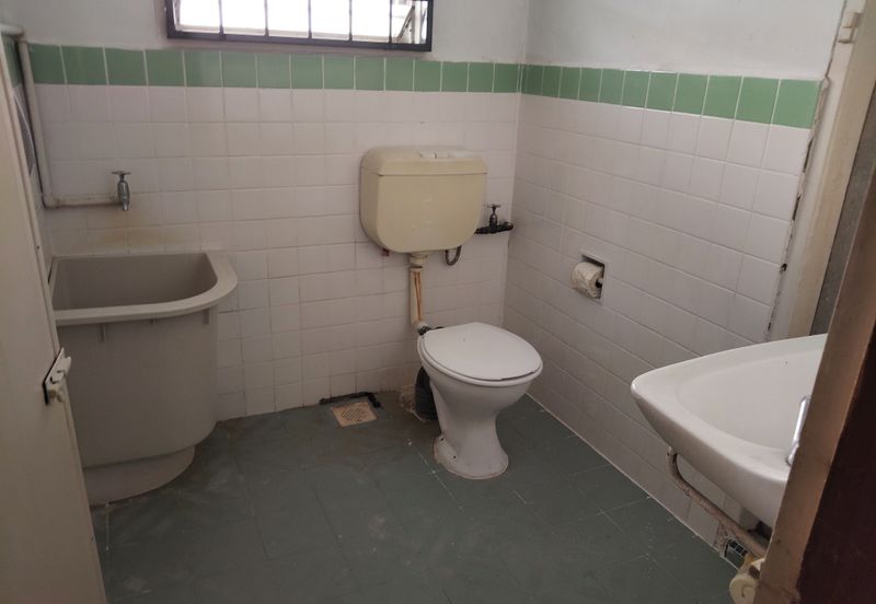 {TELUK INTAN} SINGLE STOREY BUNGALOW FOR SALE