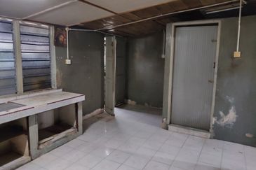 {FREEHOLD} Single Storey Terrace House For Sale in Teluk Intan, Perak. 