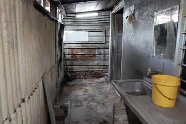 {FREEHOLD} Single Storey Terrace House For Sale in Teluk Intan, Perak. 