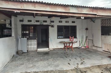 {FREEHOLD} Single Storey Terrace House For Sale in Teluk Intan, Perak. 