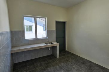 {SITIAWAN} Rumah Teres Satu Tingkat Baru di Sitiawan, Perak. 