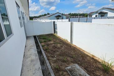 {SITIAWAN} Rumah Teres Satu Tingkat Baru di Sitiawan, Perak. 