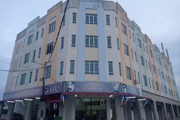 {HUTAN MELINTANG} 4 Storey Shoplot with Roof Top Access For Sale