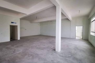 {HUTAN MELINTANG} 4 Storey Shoplot with Roof Top Access For Sale