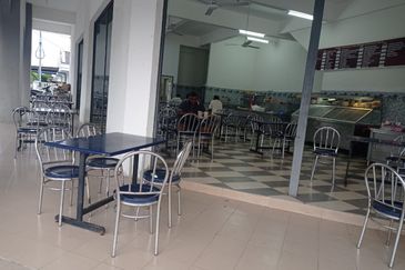 {HUTAN MELINTANG} 4 Storey Shoplot with Roof Top Access For Sale