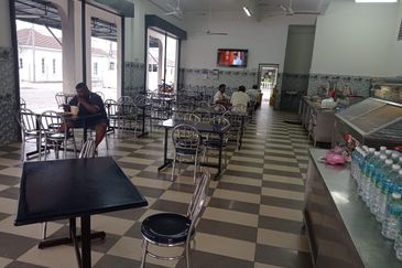 {HUTAN MELINTANG} 4 Storey Shoplot with Roof Top Access For Sale