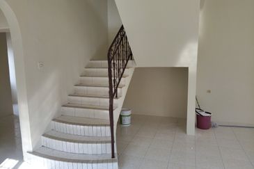 {KAMPAR} Double Storey End Lot Terrace House for Sale