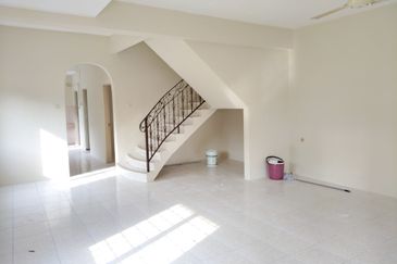 {KAMPAR} Double Storey End Lot Terrace House for Sale