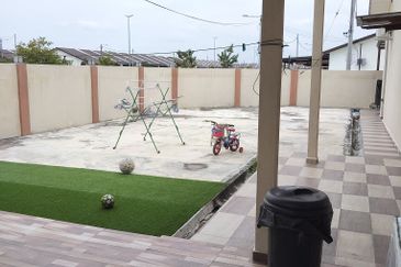 {TELUK INTAN} Rumah Corner Siap dengan awning, grill, kipas siling, aircon, heater dan lampu