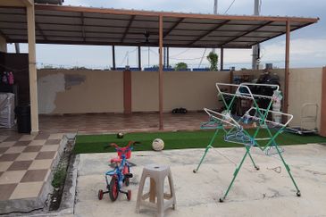 {TELUK INTAN} Rumah Corner Siap dengan awning, grill, kipas siling, aircon, heater dan lampu