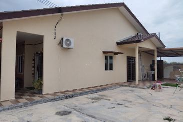 {TELUK INTAN} Rumah Corner Siap dengan awning, grill, kipas siling, aircon, heater dan lampu