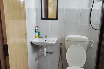 {TELUK INTAN} Rumah Corner Siap dengan awning, grill, kipas siling, aircon, heater dan lampu