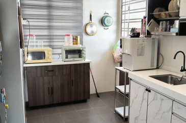 {TELUK INTAN} Rumah Corner Siap dengan awning, grill, kipas siling, aircon, heater dan lampu