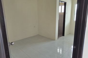 {TELUK INTAN} Rumah Semi-D Baru Di Bandar Teluk Intan, Perak. 