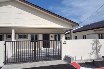 {TELUK INTAN} Rumah Semi-D Baru Di Bandar Teluk Intan, Perak. 