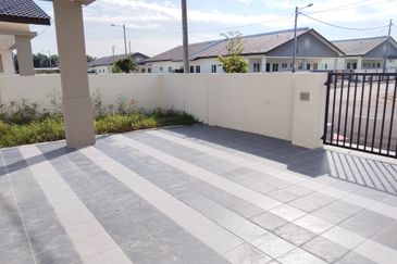 {TELUK INTAN} Rumah Semi-D Baru Di Bandar Teluk Intan, Perak. 