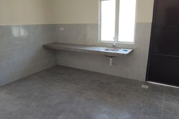 {TELUK INTAN} Rumah Semi-D Baru Di Bandar Teluk Intan, Perak. 