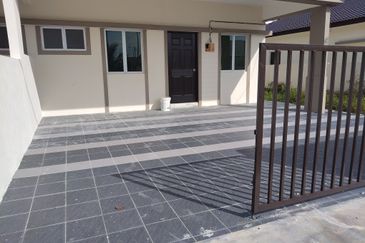 {TELUK INTAN} Rumah Semi-D Baru Di Bandar Teluk Intan, Perak. 