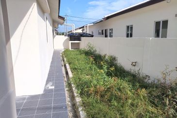 {TELUK INTAN} Rumah Semi-D Baru Di Bandar Teluk Intan, Perak. 