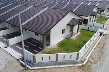 {TELUK INTAN} Rumah Corner Lot Setingkat Luas Tanah 2600kps