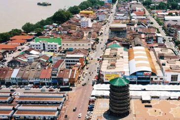 {TELUK INTAN} Rumah Corner Lot Setingkat Luas Tanah 2600kps