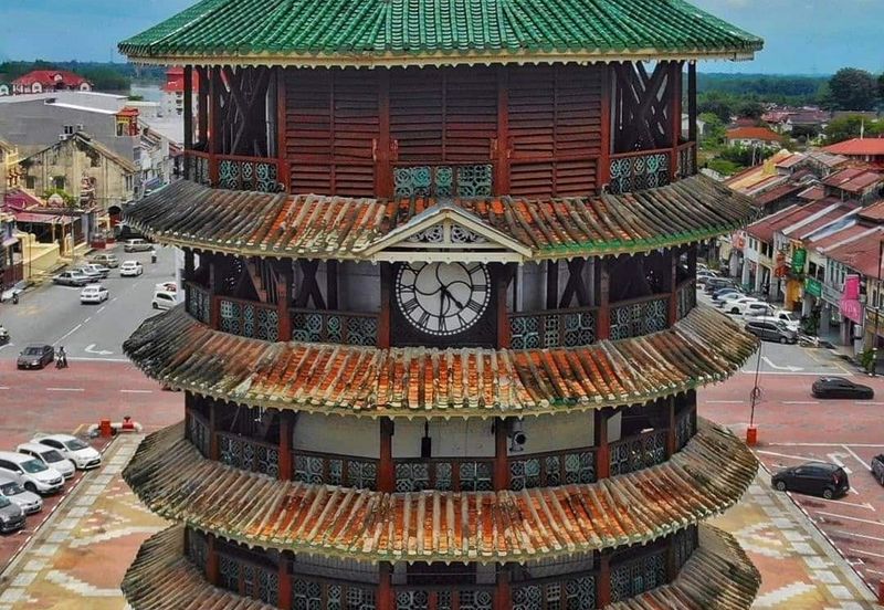 {TELUK INTAN} Rumah Corner Lot Setingkat Luas Tanah 2600kps