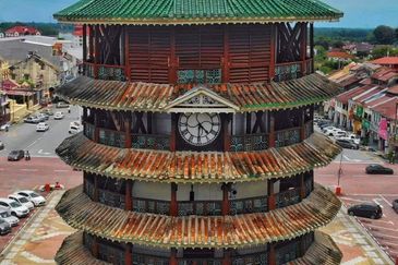 {TELUK INTAN} Rumah Corner Lot Setingkat Luas Tanah 2600kps