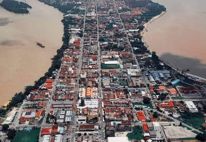 {TELUK INTAN} Rumah Corner Lot Setingkat Luas Tanah 2600kps