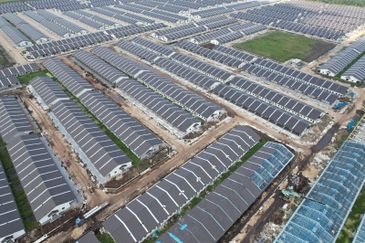 {TELUK INTAN} Rumah Corner Lot Setingkat Luas Tanah 2600kps