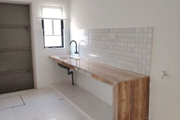 {BATU GAJAH} Terrace Houses by the Lakes