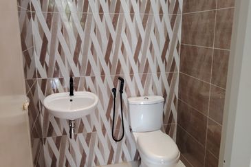 {BATU GAJAH} Terrace Houses by the Lakes