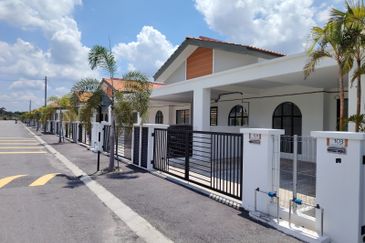 {BATU GAJAH} Terrace Houses by the Lakes