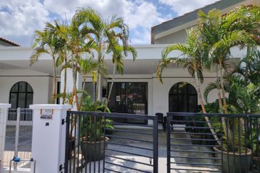 {BATU GAJAH} Terrace Houses by the Lakes