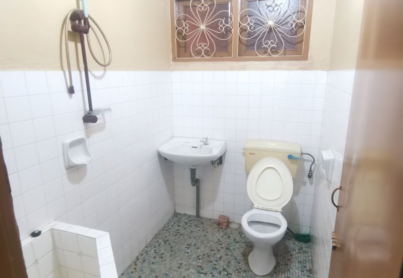 {Teluk Intan} 5 mins to Hospital Teluk Intan, Double Storey House For Sale