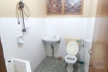 {Teluk Intan} 5 mins to Hospital Teluk Intan, Double Storey House For Sale