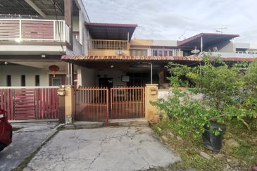 {Teluk Intan} 5 mins to Hospital Teluk Intan, Double Storey House For Sale