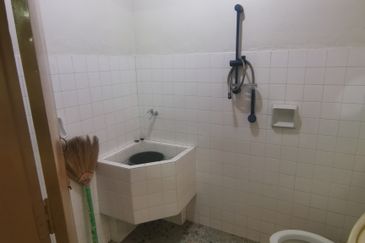 {Teluk Intan} 5 mins to Hospital Teluk Intan, Double Storey House For Sale