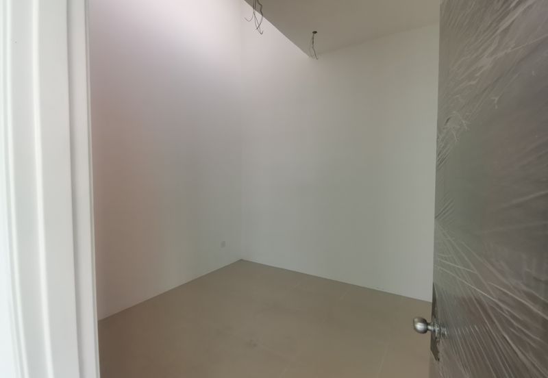 {HUTAN MELINTANG} Single Storey Terrace End Lot House For Sale